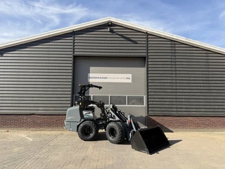 Giant G2500 X-TRA HD minishovel NIEUW '' dikke shovel '' €699 LEASE 2026 afbeelding 2 miniatuur