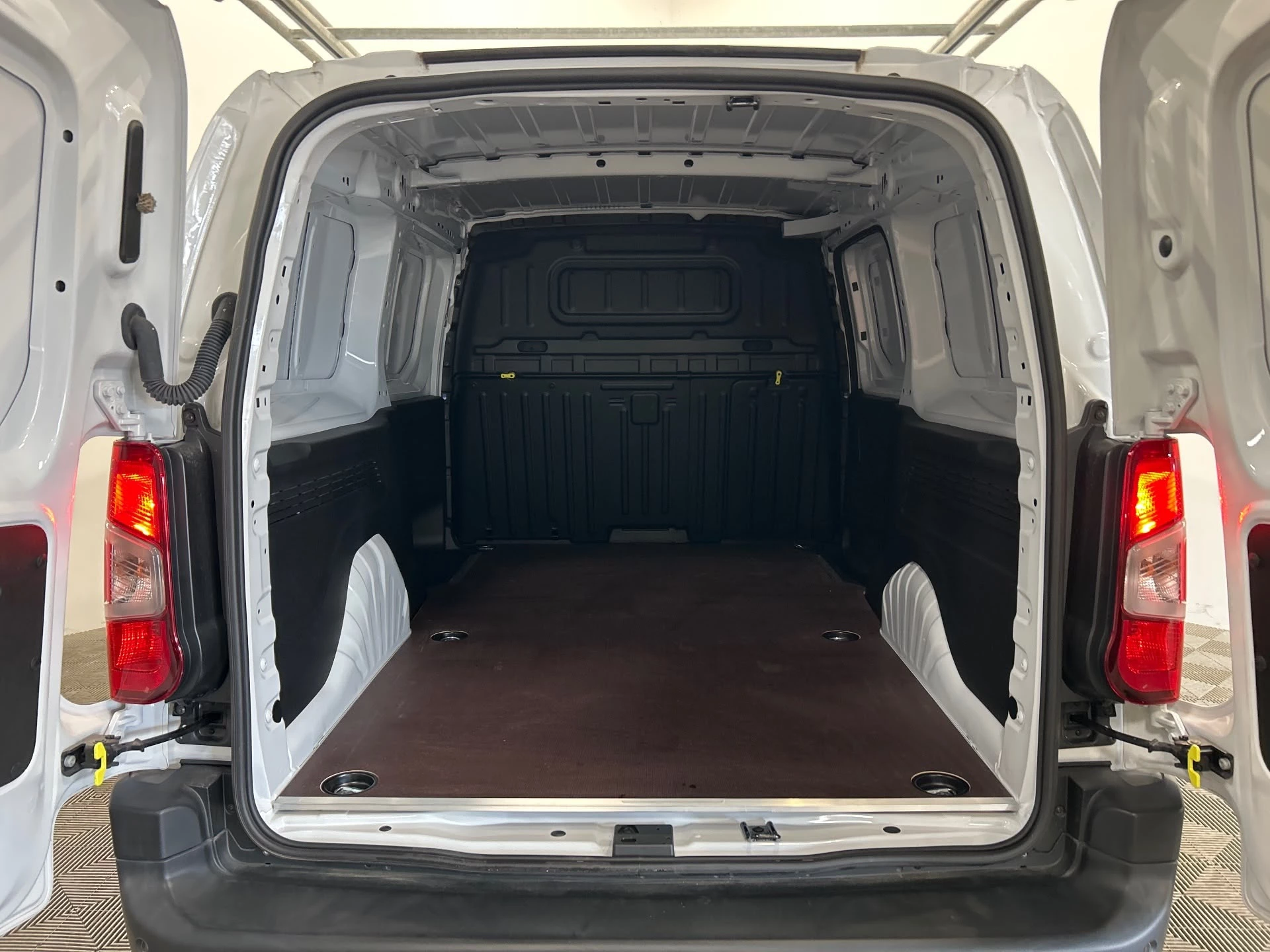 Citroën Berlingo 2024 - BlueHDi 130PK S&S L2 3 Zits afbeelding 6