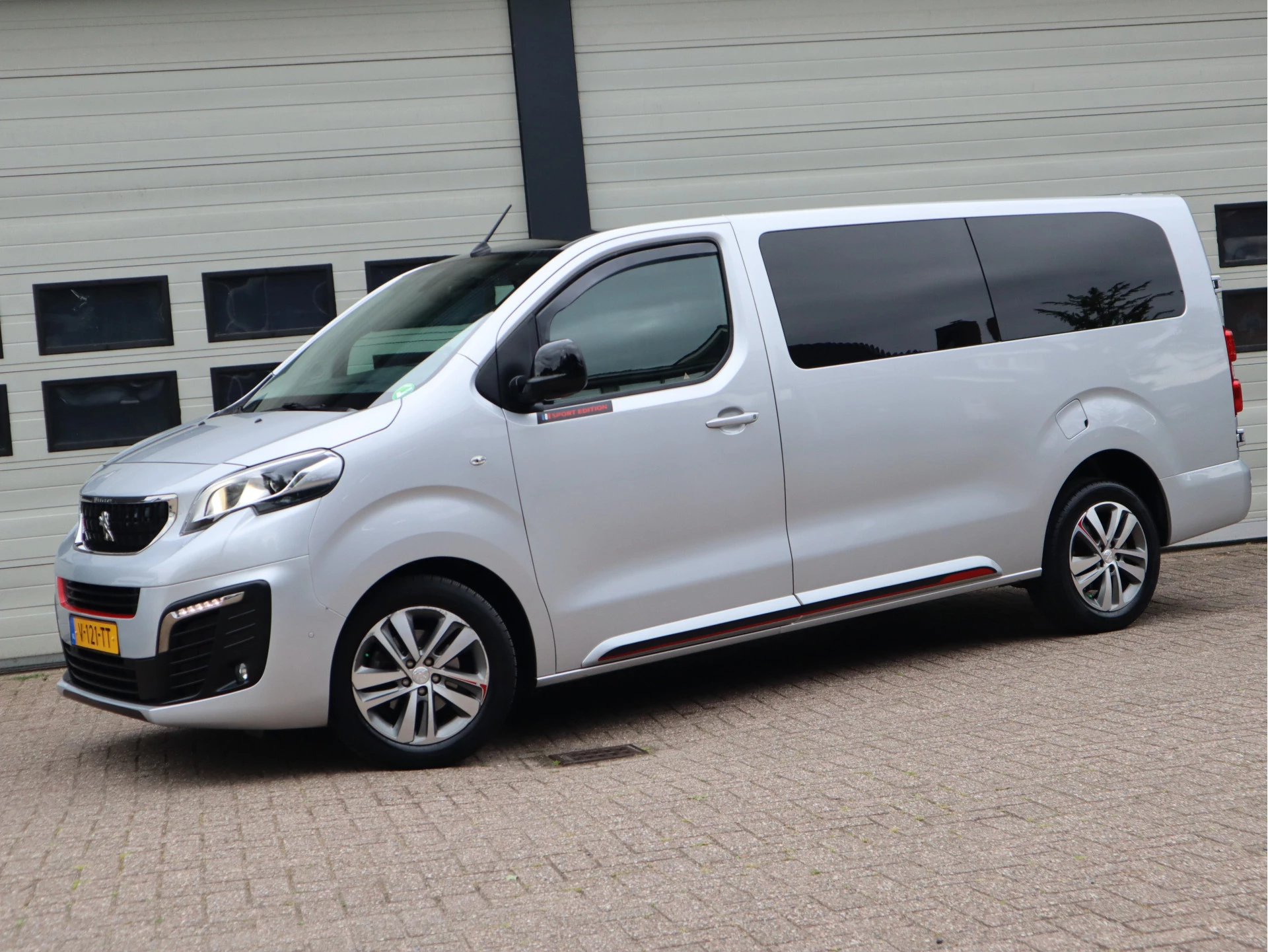 Peugeot Expert 2018 - 2.0 BlueHDI 177pk Euro 6 Automaat - Sport Edition - L3 Extra Lang - Cruise - Camera image 5