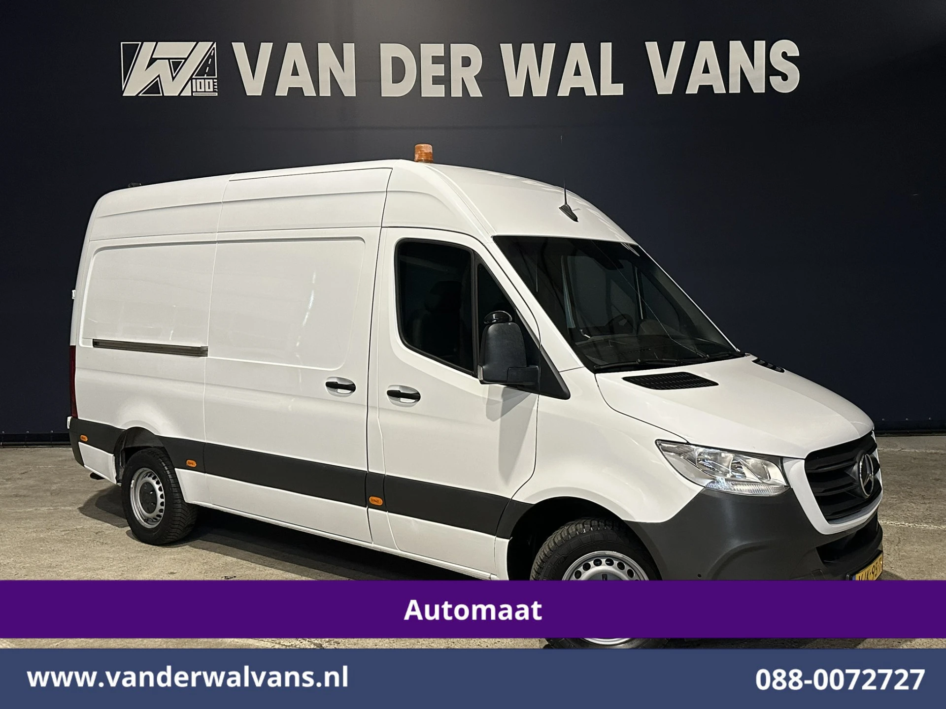 Mercedes-Benz Sprinter 2021 - 317 CDI 170pk 9G-Tronic Automaat 3500kg Trekhaak L2H2 Euro6 Airco | Camera | Cruisecontrol | Apple Carplay image 1