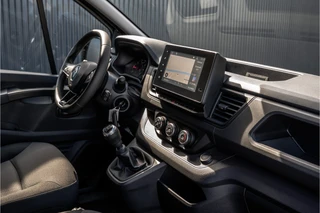 Renault Trafic 2023 - 2.0 dCi 110 L2H1 | 3-Zits | 110 PK | LED | Cruise | Navi | Airco | Trekhaak afbeelding 2 miniatuur