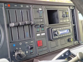 Scania R142-V8 1987 - 420 V8 - Old timer - Clean chassis/cab/interior - Dutch registration image 16