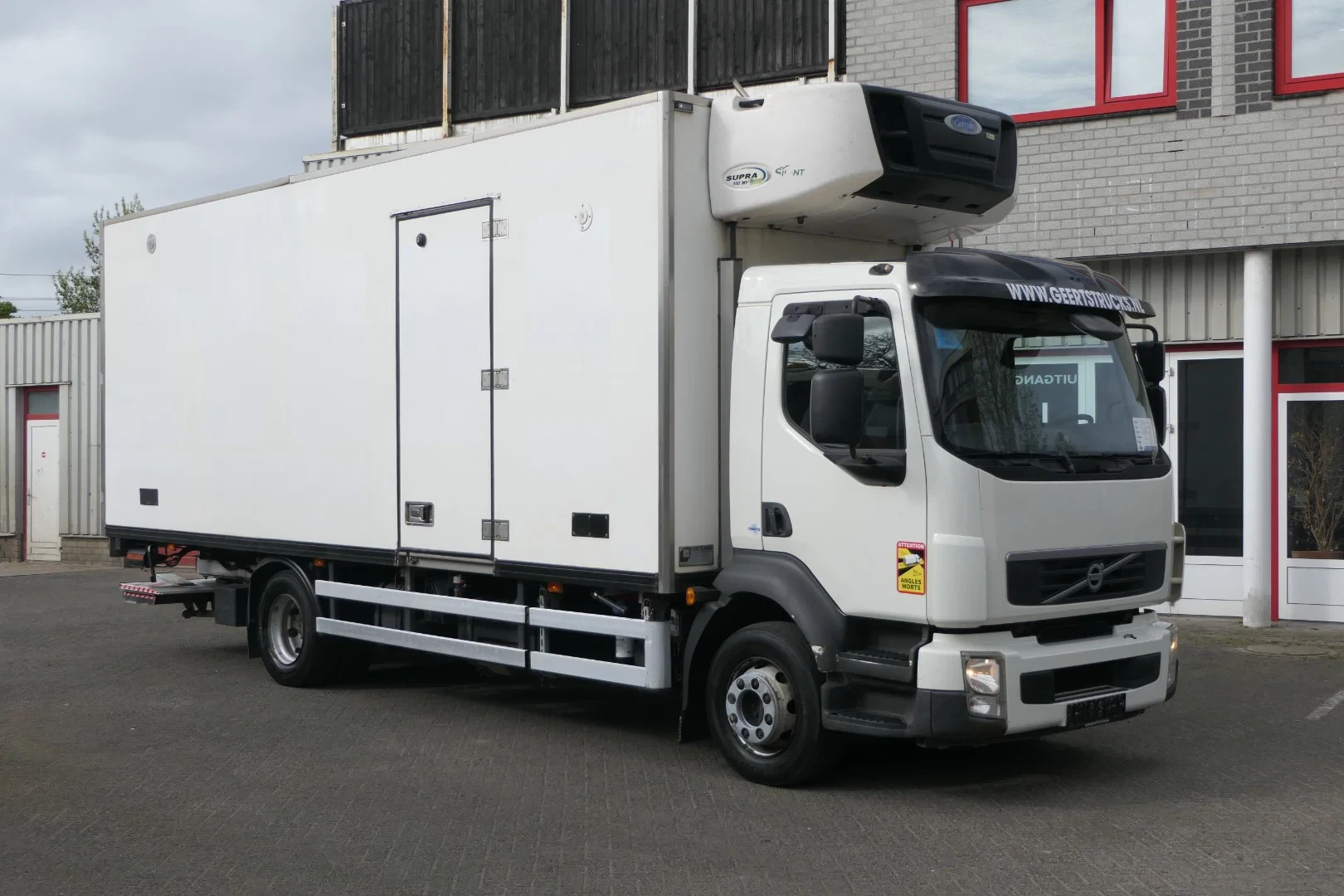 Volvo 240 2014 - FL | Carrier SUPRA 950Mt / Bi-temp | 3 Compartments | 525610Km | 2014 | 12Ton | 6 Cylinder | Dhollandia 1500Kg | TUV/MOT/APK 08-2026 | Luxembourg Truck afbeelding 1