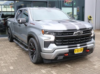 Chevrolet Silverado 2024 - 6.2 V8 1500 RST / verlaagd / 22 zwarte velgen / Prins LPG / Folding cover afbeelding 3 miniatuur