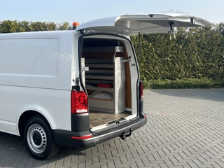 Volkswagen Transporter 2020 - 2.0 TDI 150 PK 4-MOTION 6.1 / L2H1 / 1e EIG. / 4x4 / TREKHAAK / ACHTERKLEP / INRICHTING / AIRCO / CRUISE / NAVI / APPLE CARPLAY obrazek 3