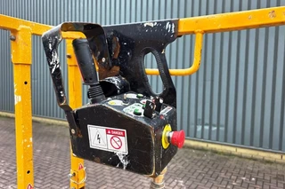 Haulotte 2015 - Compact 8 Electric, 8.2m Working Height, 350kg Cap immagine 3 miniatura