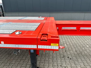 KAESSBOHRER N/A 2026 - new and unused Heavy-Duty flatbed / 690cm extendable / steering axle / lift axle / twistlocks / timberstakes / NL-trailer / APK: 04-2027 imagem 17