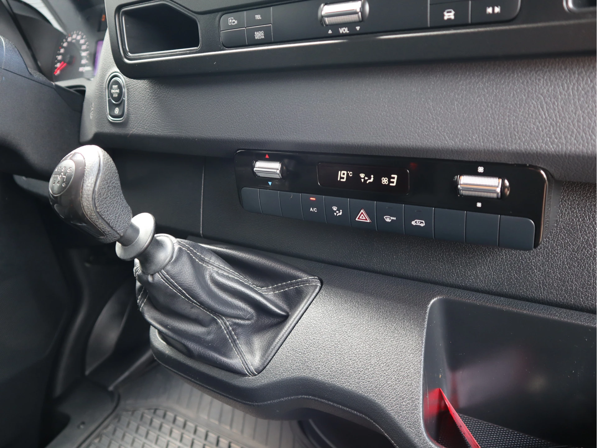 Mercedes-Benz Sprinter 2024 - 315 CDI 150 pk L2H2 Mbux - Camera - Bankje afbeelding 14