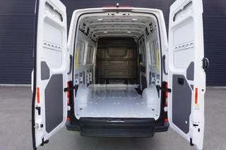 Volkswagen Crafter 2024 - 140pk Facelift L3H3/L2H2 Camera Cruise control Digitaal dashboard Airco 3-Zits image 3 thumbnail