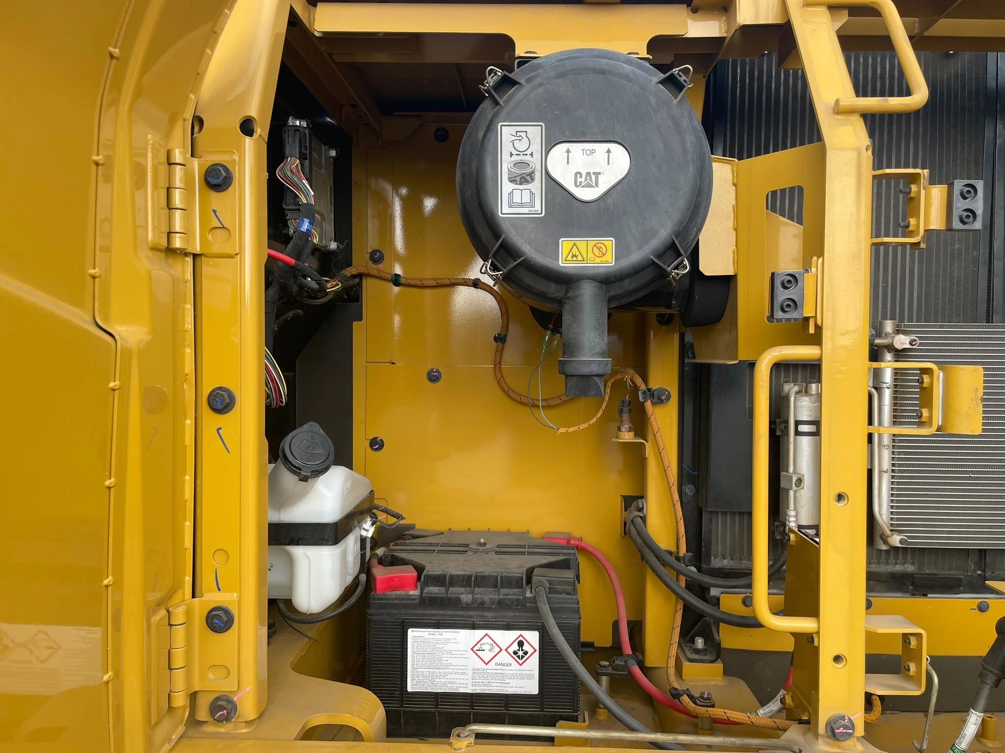 Caterpillar 323D3 2025 Bild 29