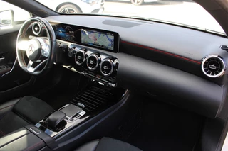 Mercedes-Benz A-Class 2020 - 180 AUT7 AMG LINE WIDESCREEN NAVI CAMERA CARPLAY NL AUTO изображение 12