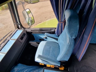 Scania R142-V8 1987 - 420 V8 - Old timer - Clean chassis/cab/interior - Dutch registration image 22