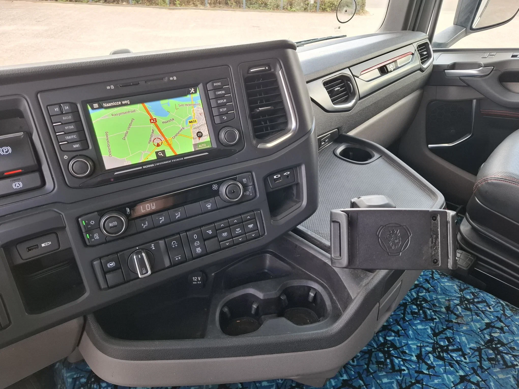Scania R 2020 - NGS R520 V8 / !!ONLY:500738 KM!! / BOOGIE / RETARDER / HYDRAULICS / LEATHER / NAVI / FRIDGE / LWDS / AUTOMATIC / EURO-6 / 2020 afbeelding 23