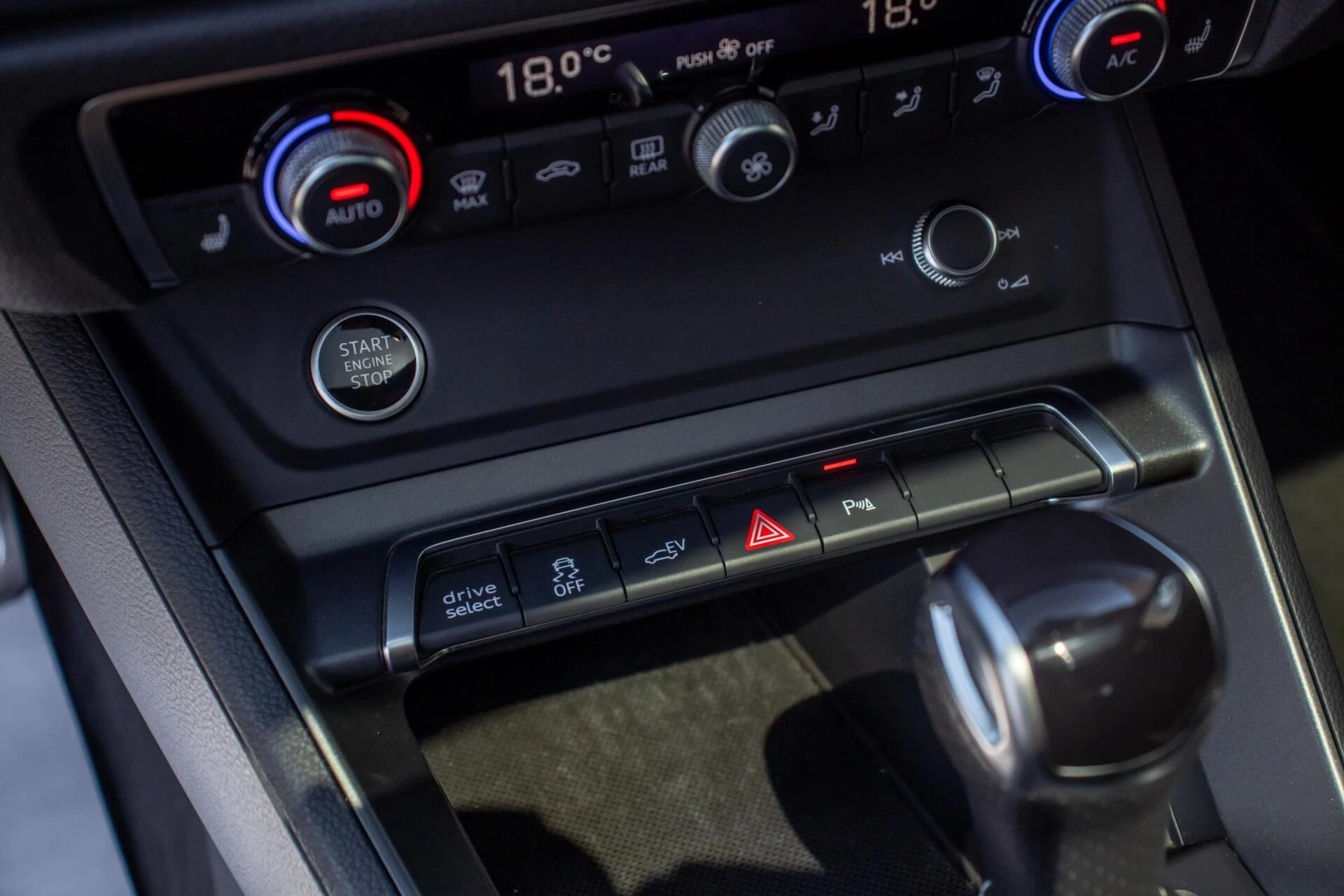 Audi Q3 2023 - 45 TFSI e S-Line, Pano, Leder, Ambient, Carplay afbeelding 22