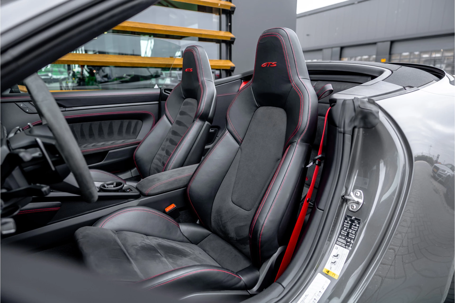 Porsche 911 2024 - Cabrio 3.0 Carrera GTS afbeelding 24