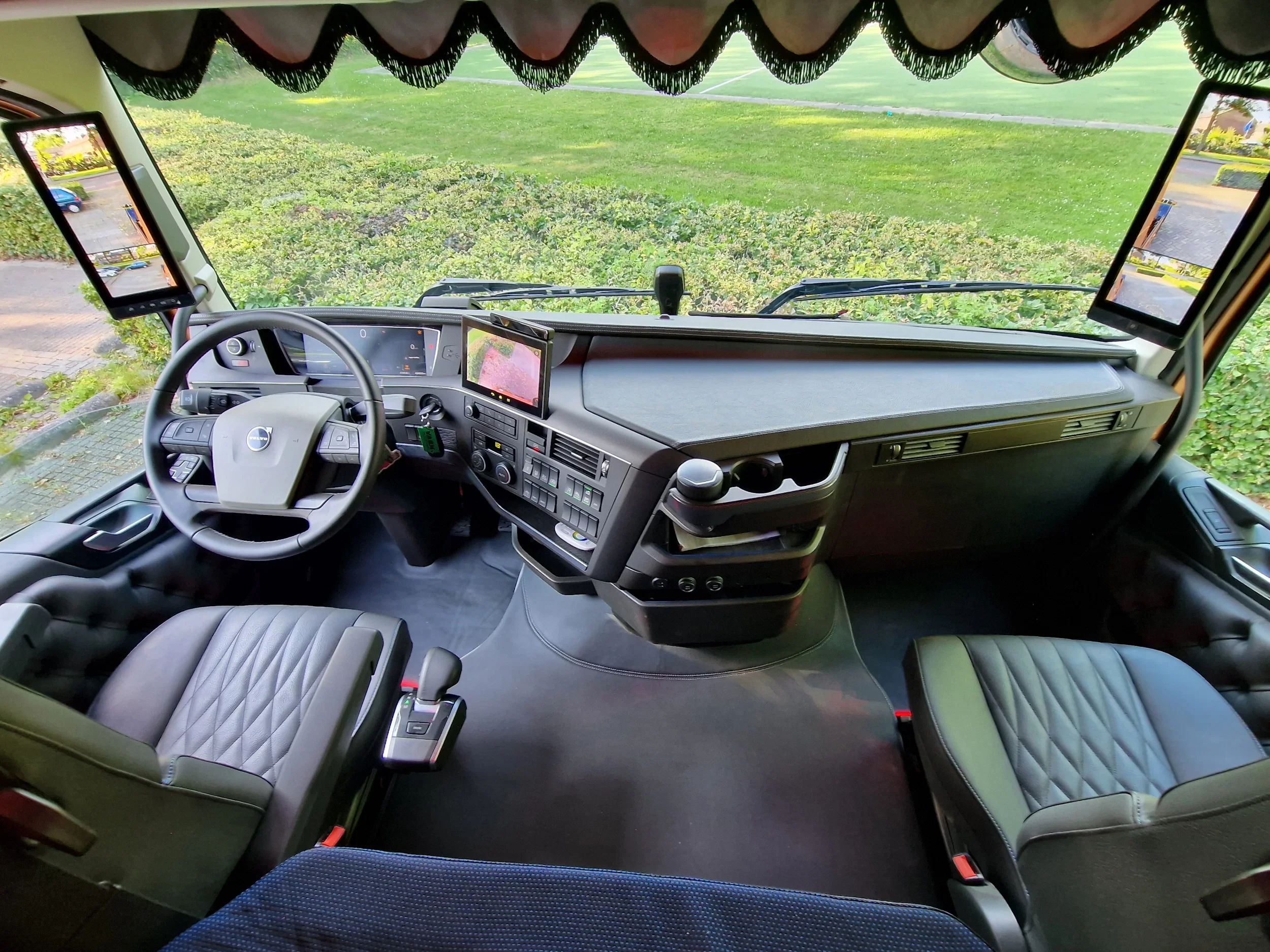 Volvo FH 2026 - 13.500 Aero Globetrotter XL 4x2 - New - Full spec - BUFFL interior - Retarder image 81