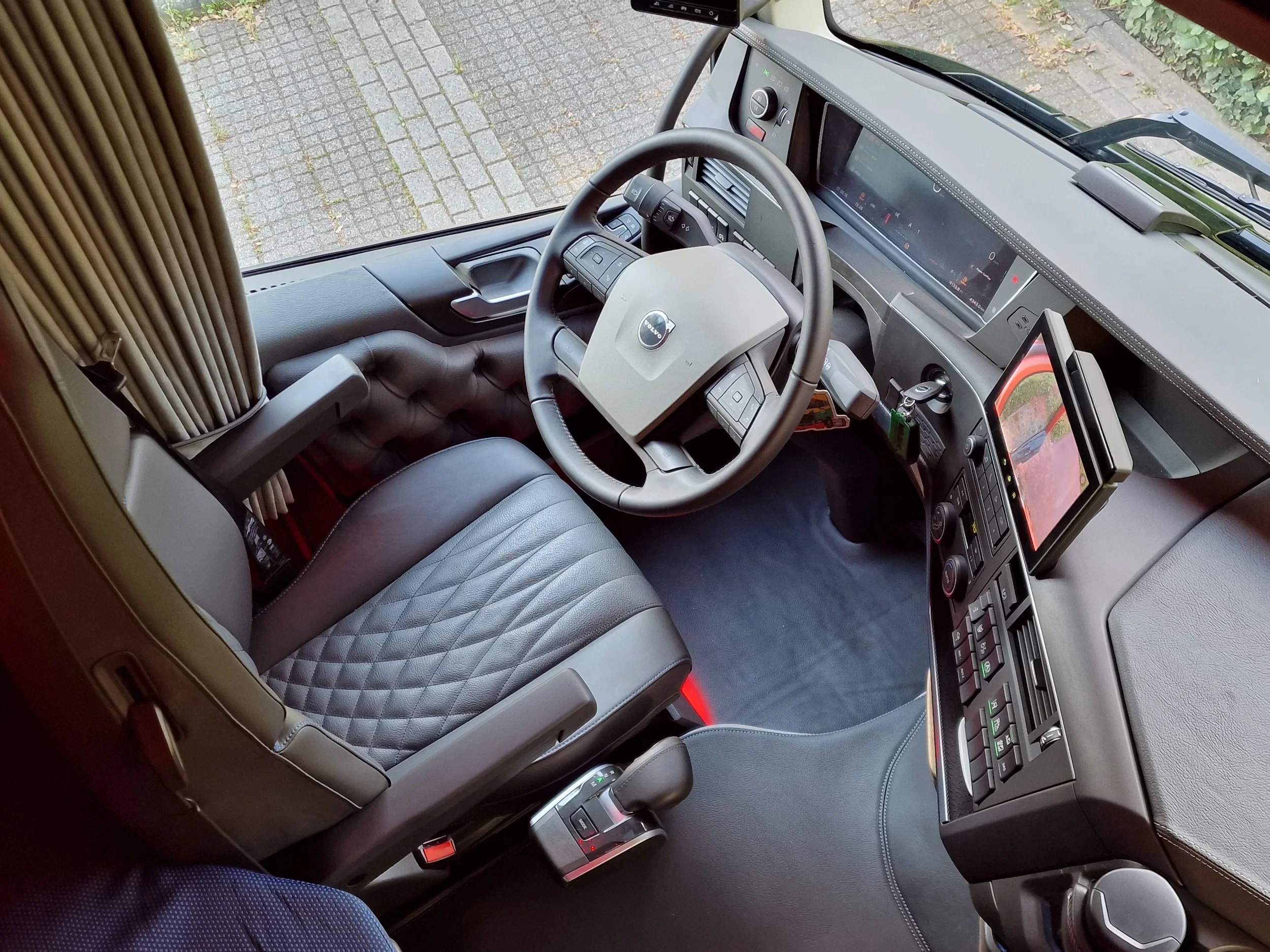 Volvo FH 2026 - 13.500 Aero Globetrotter XL 4x2 - New - Full spec - BUFFL interior - Retarder image 85