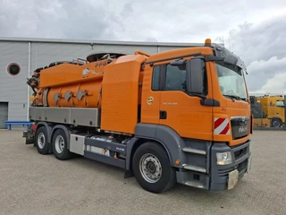 MAN TGS 2014 - 28.400 / GERMAN GULLY SUCKER / 227844 KM / ELEPHANT 2000 / CAPACITY 11000 LITER / 170 BAR / LIFT+LENKACHSE / MANUAL / EURO-6 / 2014 afbeelding 2 miniatuur