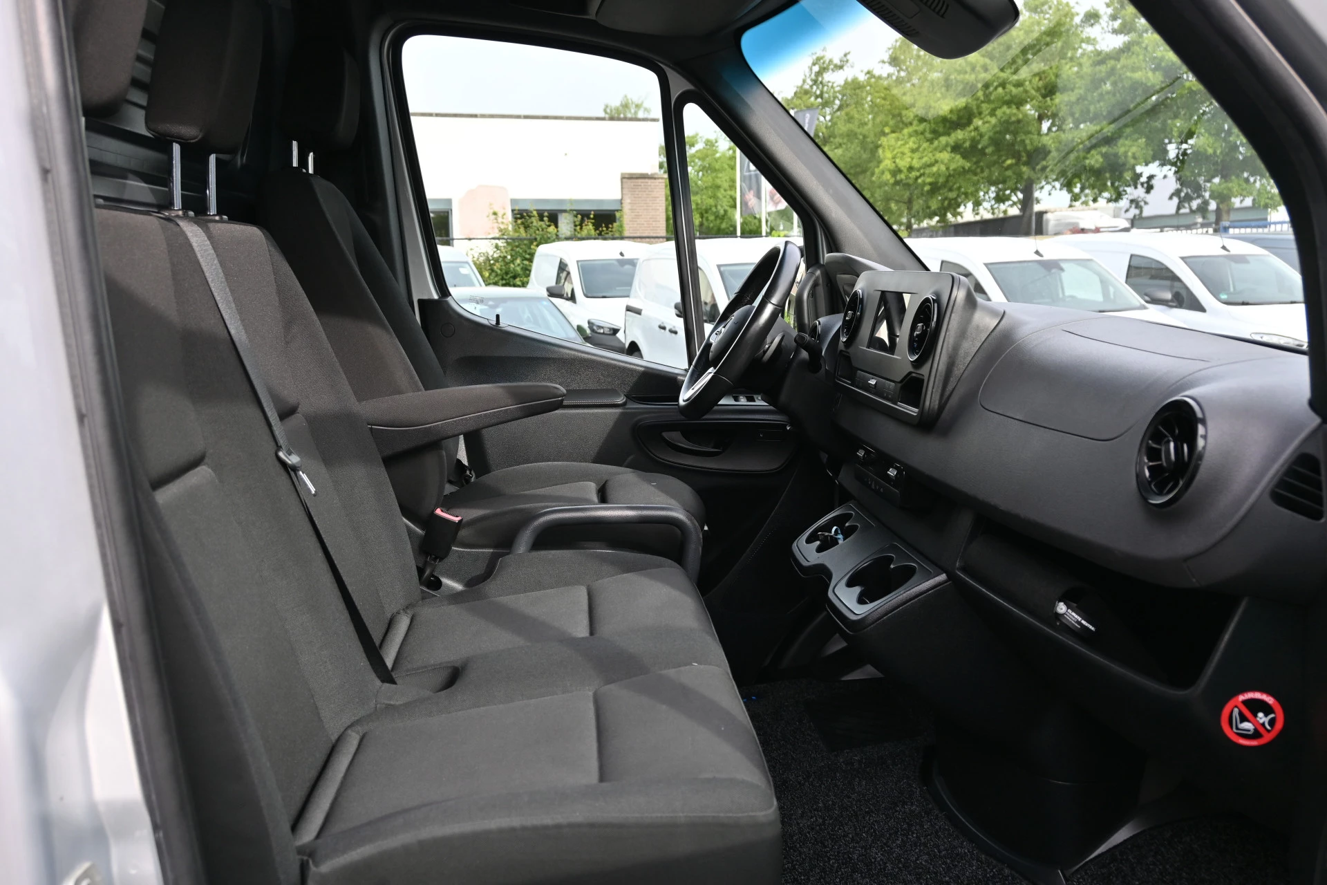 Mercedes-Benz Sprinter 2023 - 317 CDI L3H2 zdjęcie 9