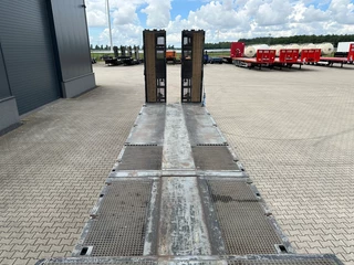 Broshuis N/A 2017 - 3ABSD Lowloader 3-axle / GVW: 59.000kg / Neck: 23.000kg / hydraulic steering + ramps + loading table / 4.60m extendable / winch / liftaxle image 74