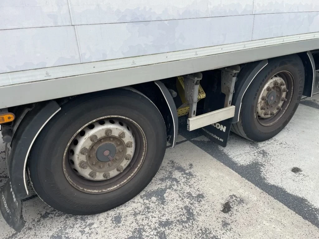 SYSTEM TRAILERS 2011 - Refrigerated Trailer Bild 8