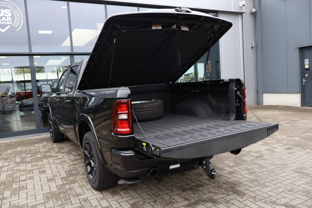 Dodge Ram 1500 2024 - 3.0 SST LARAMIE SPORT NIGHT / Laadbakdeksel + Trekhaak Bild 4