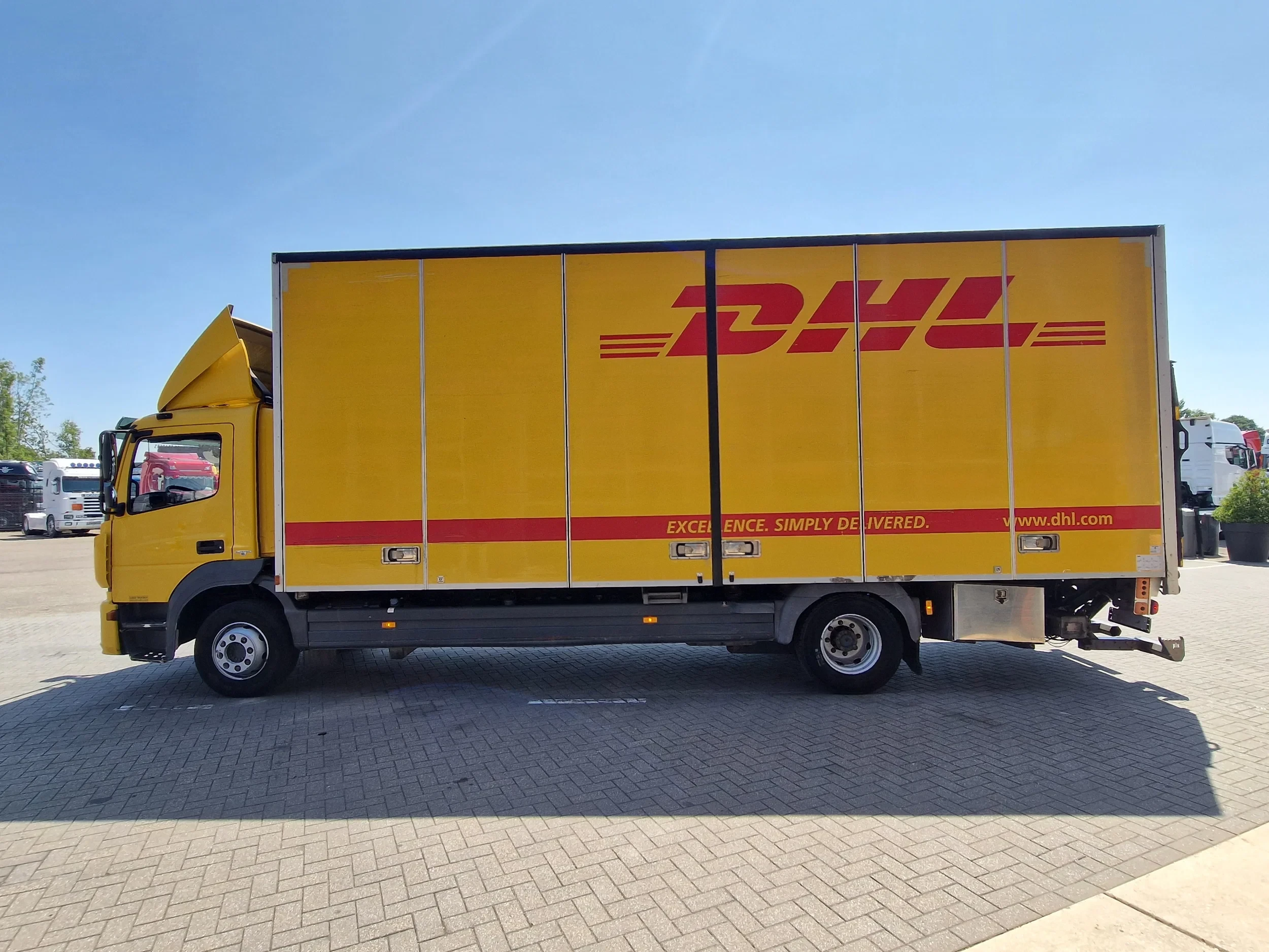 Mercedes-Benz Atego 2013 - 1223 4x2 Box with sidedoors - Loadlift - Euro 6 - Low KM - Automatic gearbox image 4