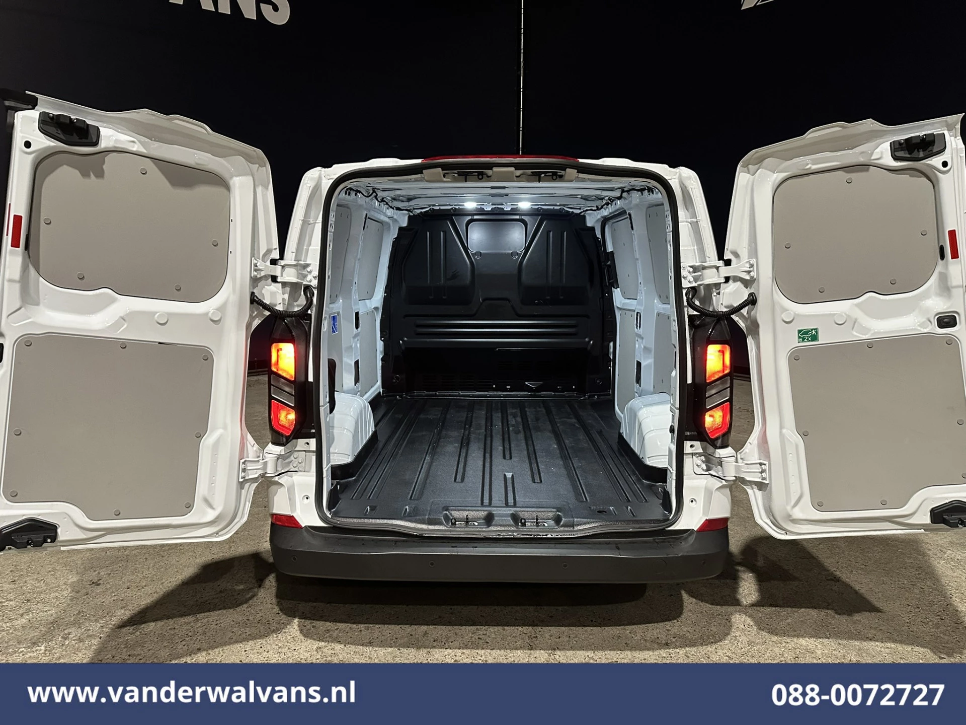 Ford Transit Custom 2024 - 2.0 TDCI 111pk L1H1 Euro6 Airco | Camera | LED | Apple Carplay | Cruisecontrol zdjęcie 11