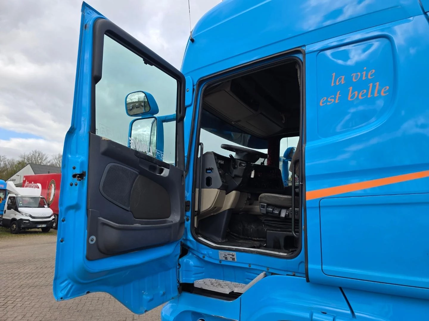 Scania R 2010 - R560 LA6X2 HNA imagem 12