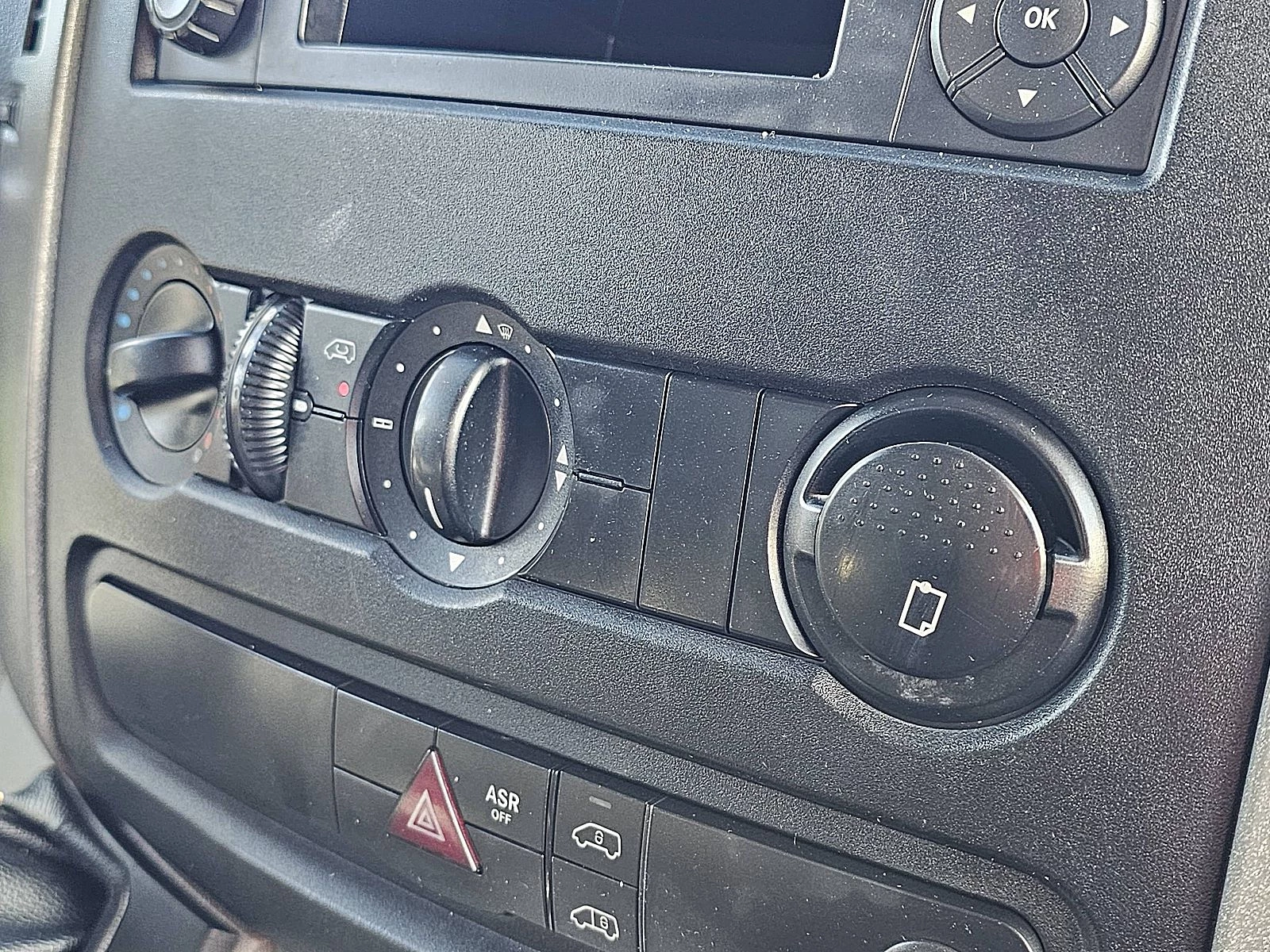 Mercedes-Benz Sprinter 2015 image 10