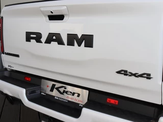 Dodge Ram 1500 2020 - 5.7 V8 4x4 Crew Cab Laramie Night zdjecie 15