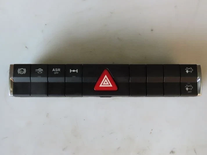 Mercedes-Benz MB - Electrical System Paniekschakelaar MP4 afbeelding 1