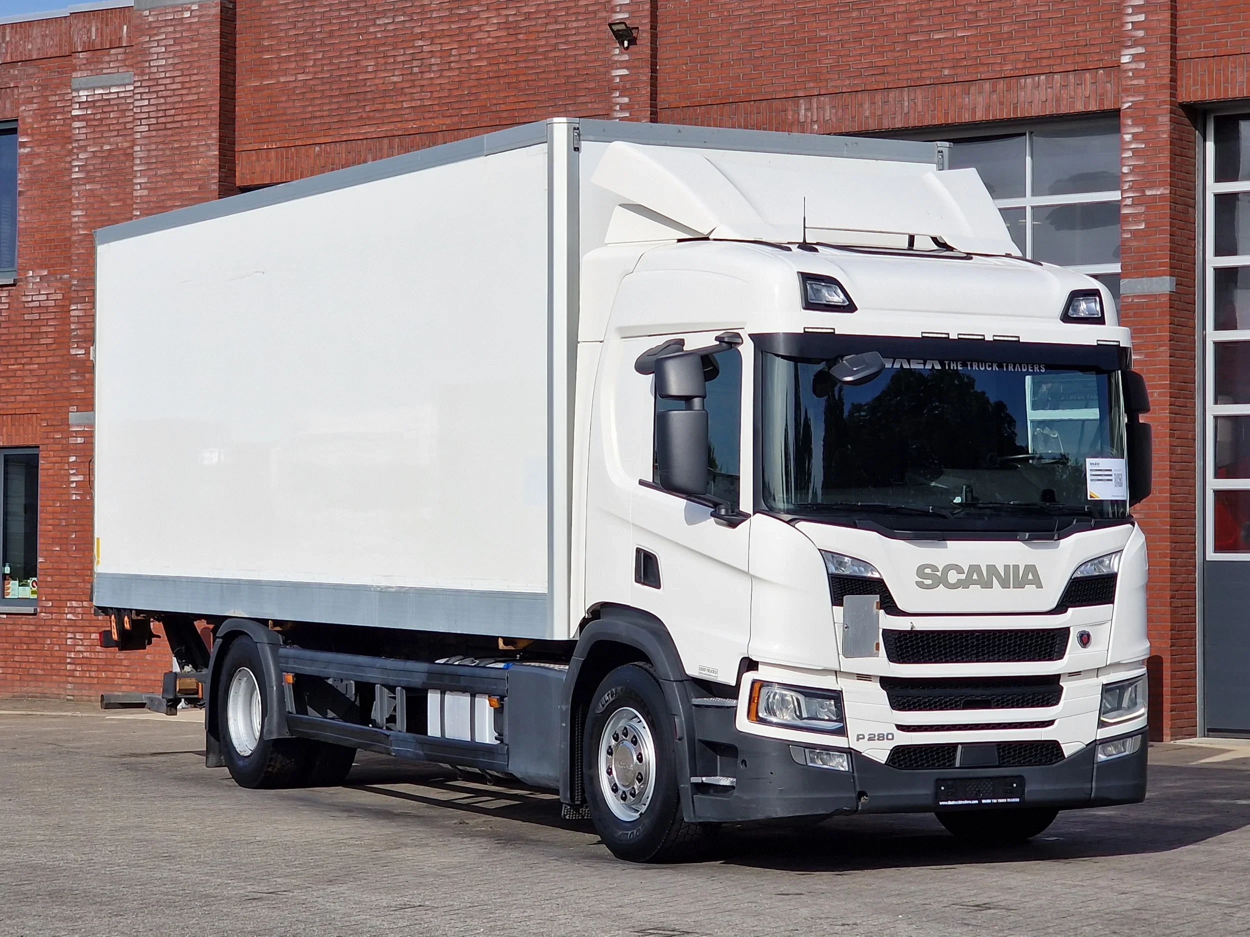 Scania P 2022 - P280 4x2 - Box with sidedoors - Loadlift - Full air - Fridge afbeelding 1