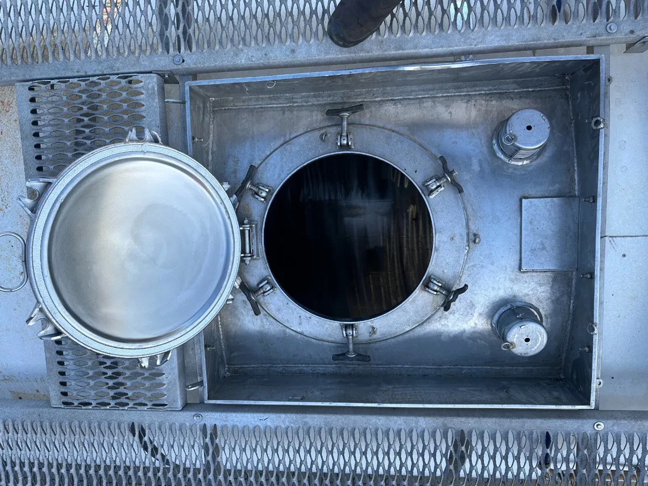 MTK Containers 1998 - 20FT SWAP BODY / 31.000L / T7 / AMKD / 5Y+ CSC test: 07/2027 imagem 22