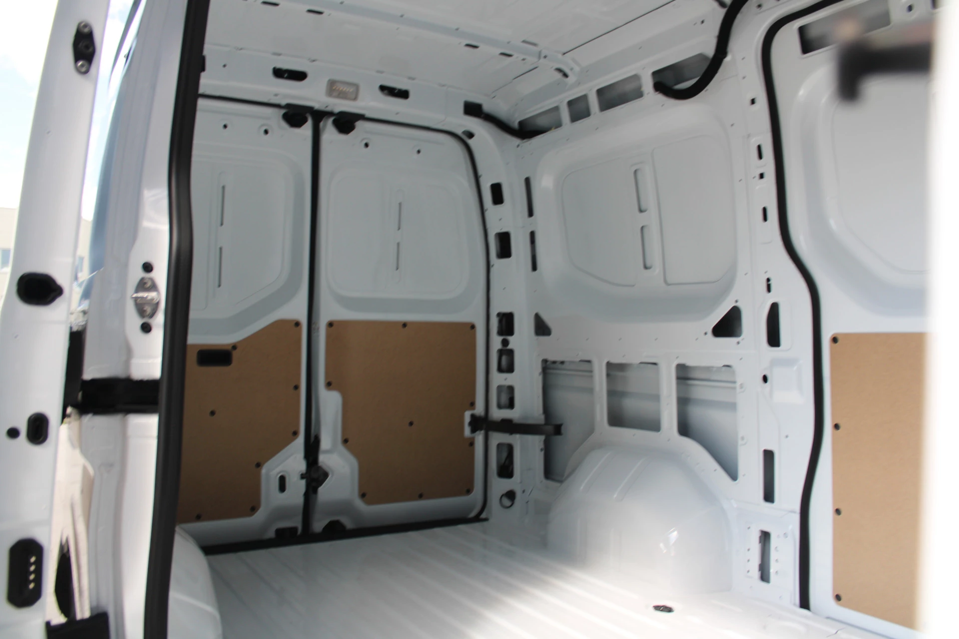 Renault Master 2024 - T35 2.0 dCi 170pk L2H2 Extra - 2x Schuifdeur - Navigatie - Blind Spot - Camera - Stoelverwarming - Verwarmde voorruit - Rijklaar afbeelding 5