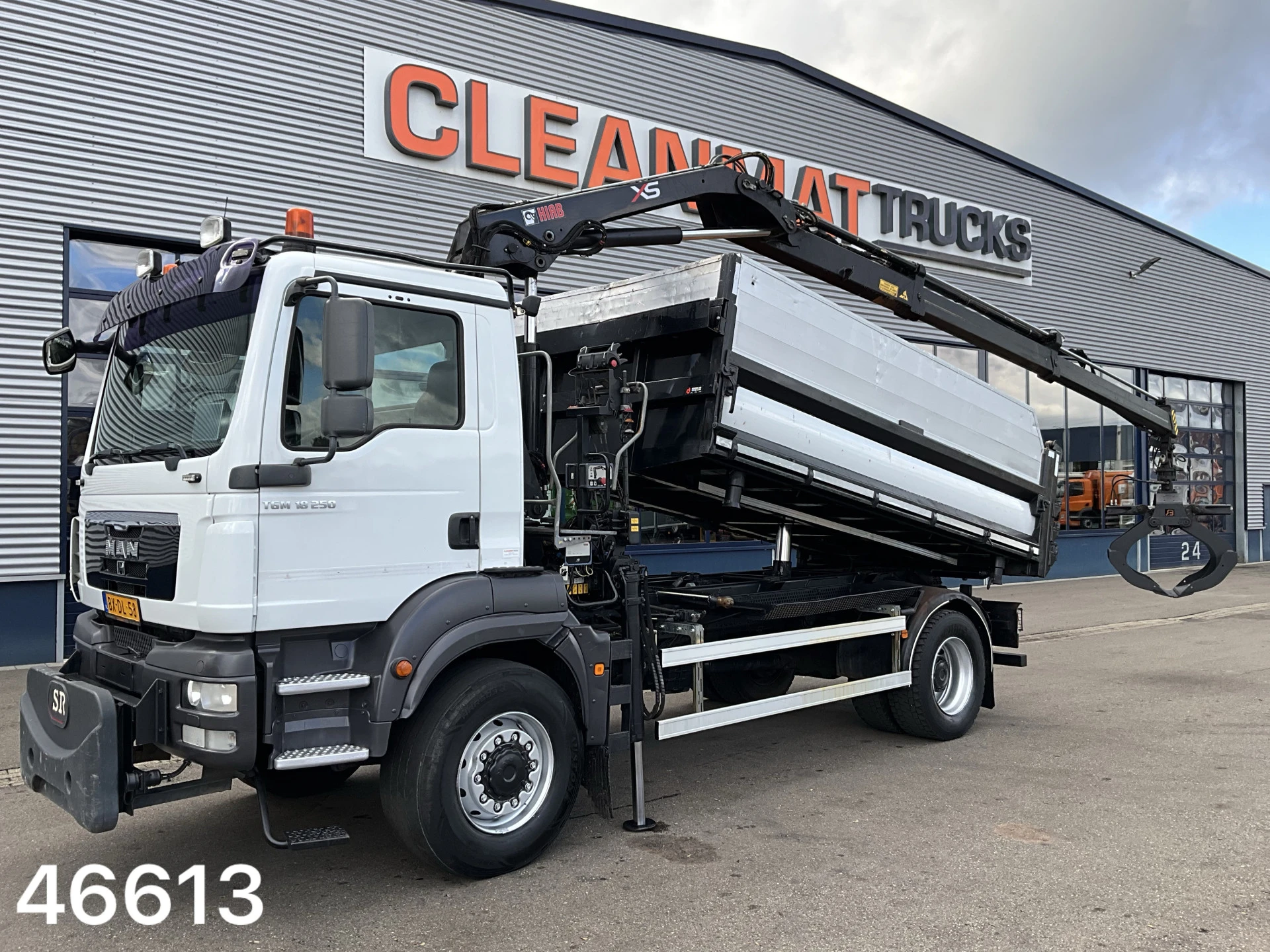 MAN TGM 2009 - 18.250 4x4 Full Steel Hiab 11 Tonmeter laadkraan Just 251.246 km! afbeelding 1