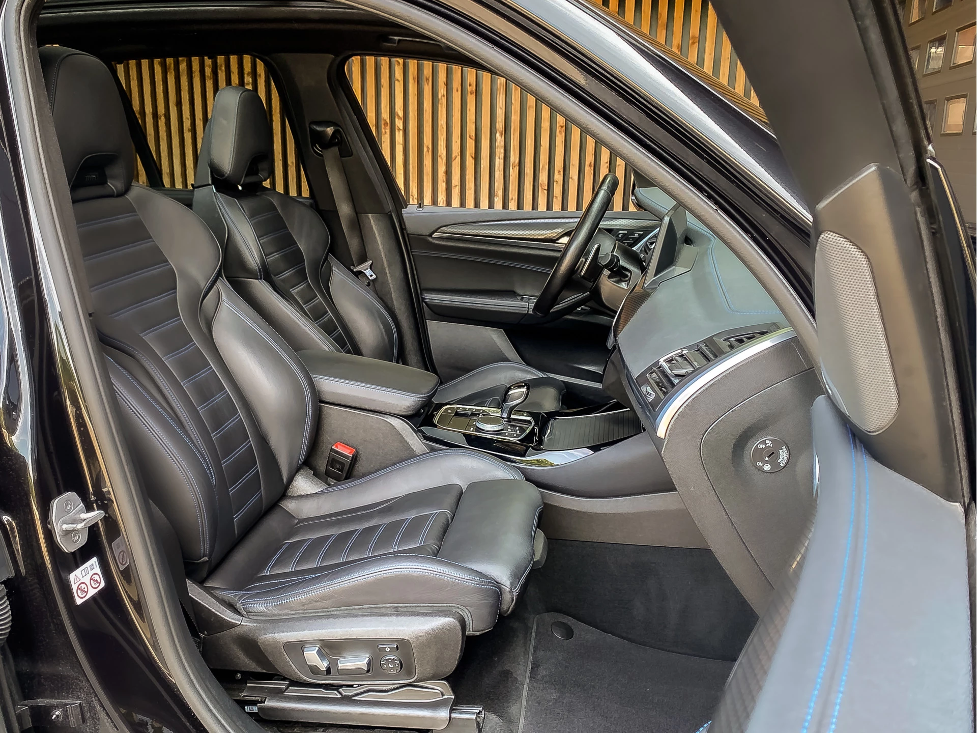 BMW X3 2023 - xDrive30e 292PK High Executive M-Sport obrázek 17