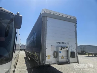 Schmitz Cargobull Semitrailer Curtainsider Mega 2017 te koop