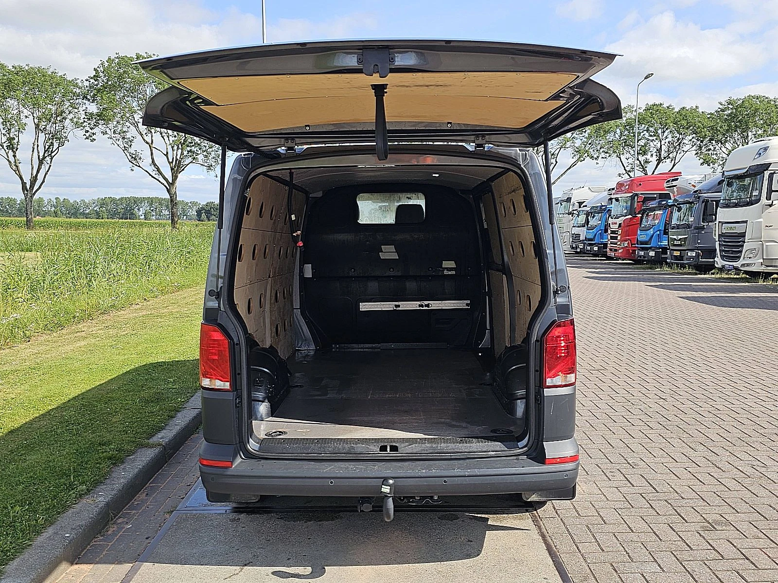 Volkswagen Transporter 2021 - 2.0 TDI image 14