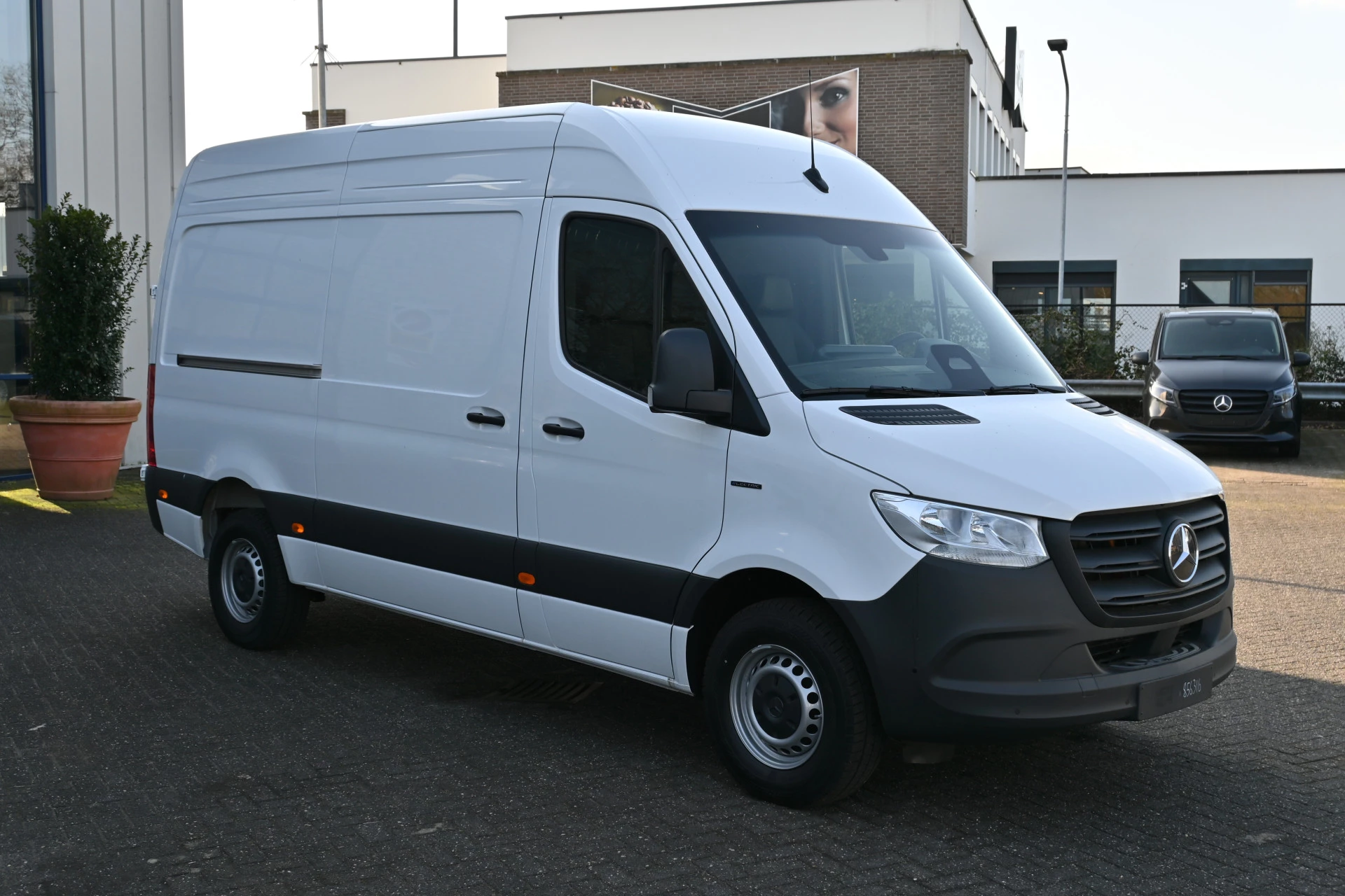 Mercedes-Benz eSprinter 2025 - 314 RWD L2H2 Pro 81kWh obrázek 8
