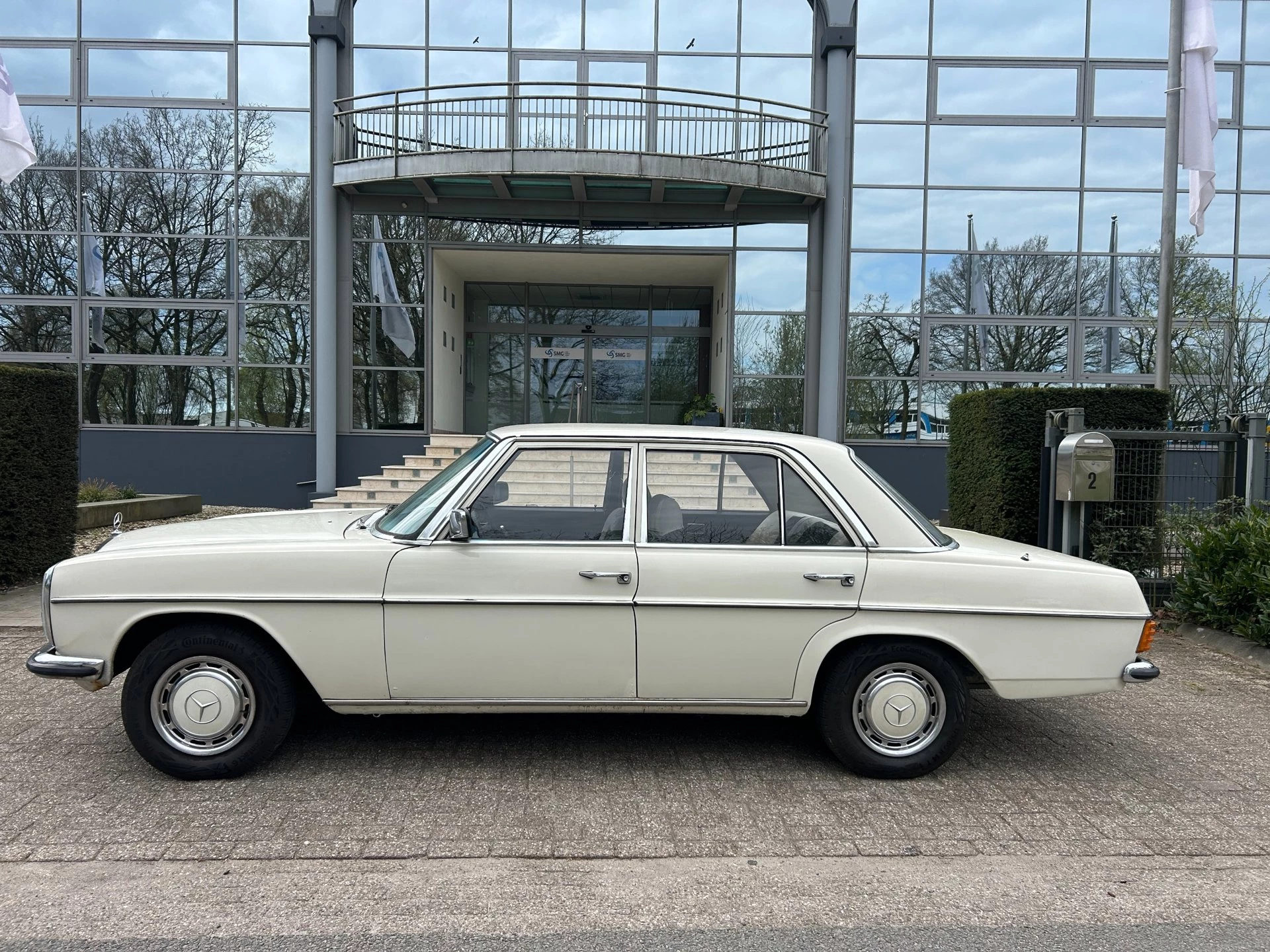 Mercedes-Benz 200-serie 1974 - 200-280 (W115) LPG apk en wegenbelasting vrij afbeelding 2