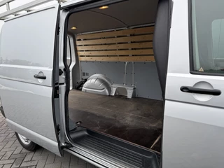 Volkswagen Transporter 2019 - 2.0 TDI 150 PK / L2H1 / 1e EIG. / IMPERIAAL / TREKHAAK / AIRCO / CRUISE / PDC immagine 9