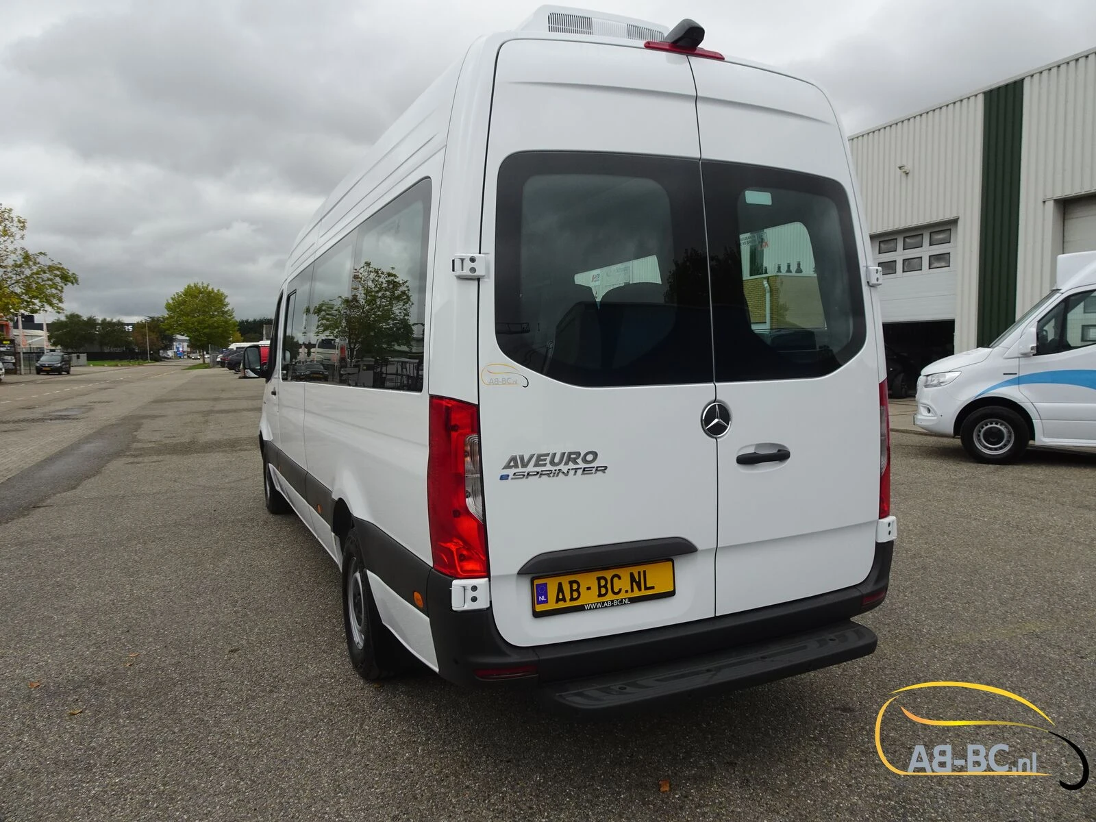 Mercedes-Benz eSprinter - 17 Seats Electric Range: 465 km Bild 7