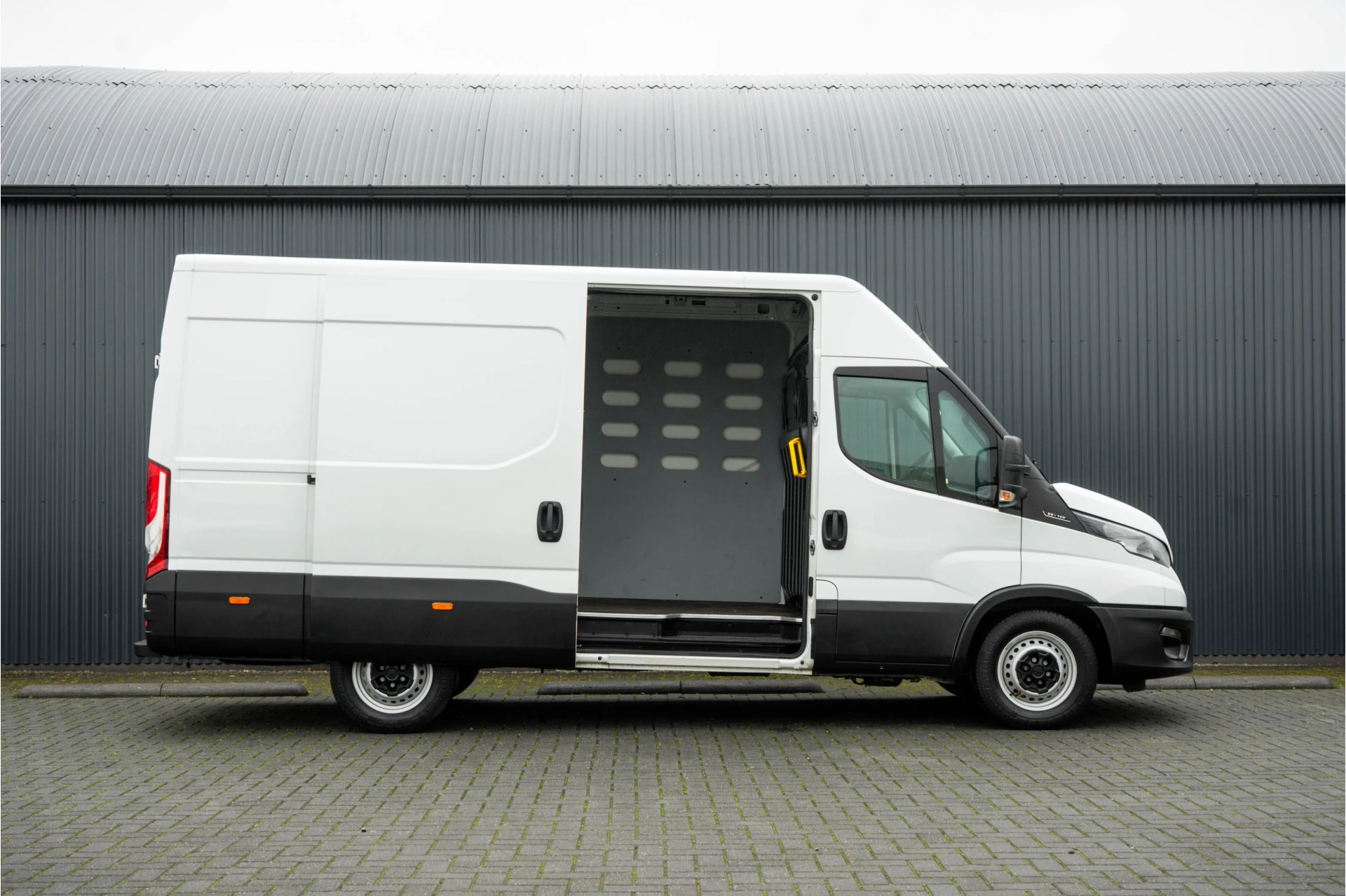 Iveco Daily 2023 - **35S14V L2H2 | 140PK | 3.5T Trekgewicht | Cruise | Climate** image 7