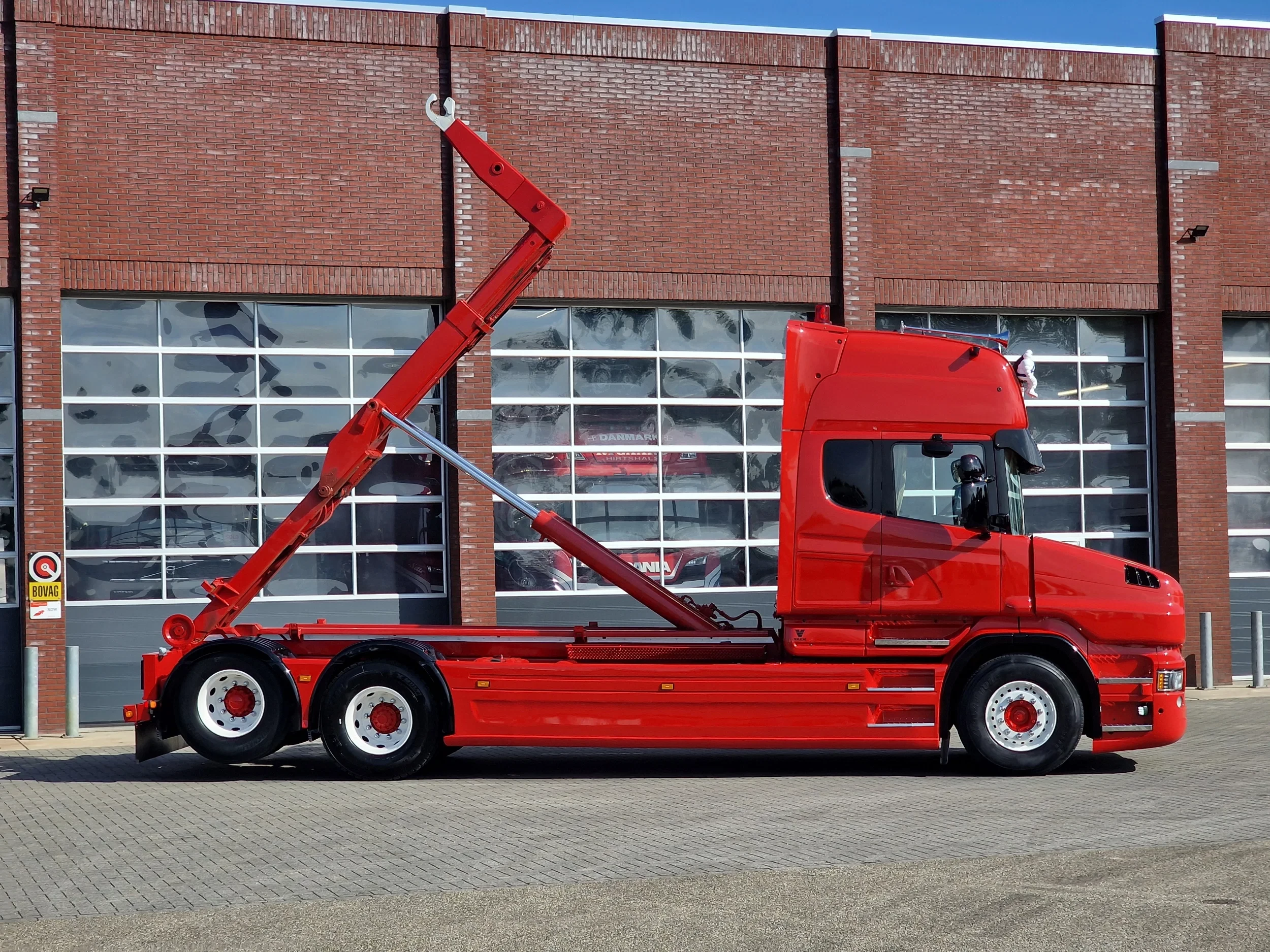 Scania T 2016 - T520 V8 6x2 - AJK Hooklift - New BUFFL interior - Retarder - Full air - Show truck Bild 6