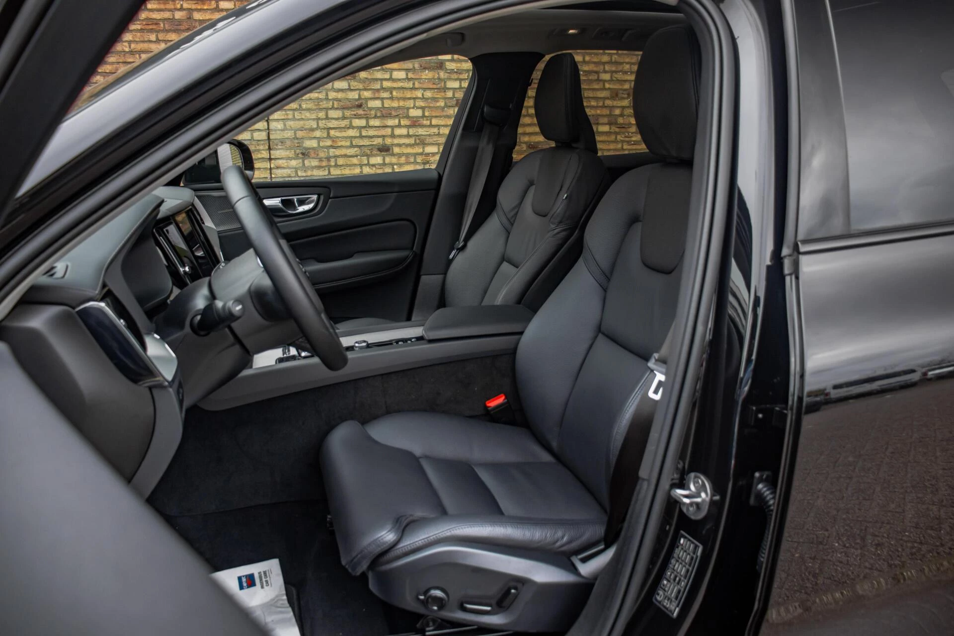 Volvo XC60 2024 - 2.0 T6 Plug-in hyb.AWD Ultra Dark, BTW, Pano, H&K obrázek 10
