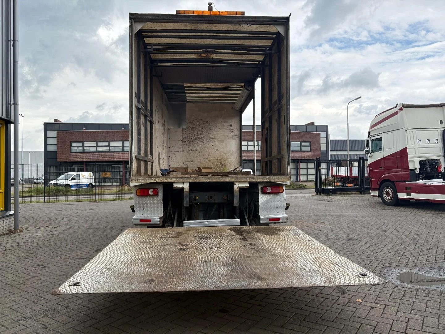 Volvo FL 2010 image 4