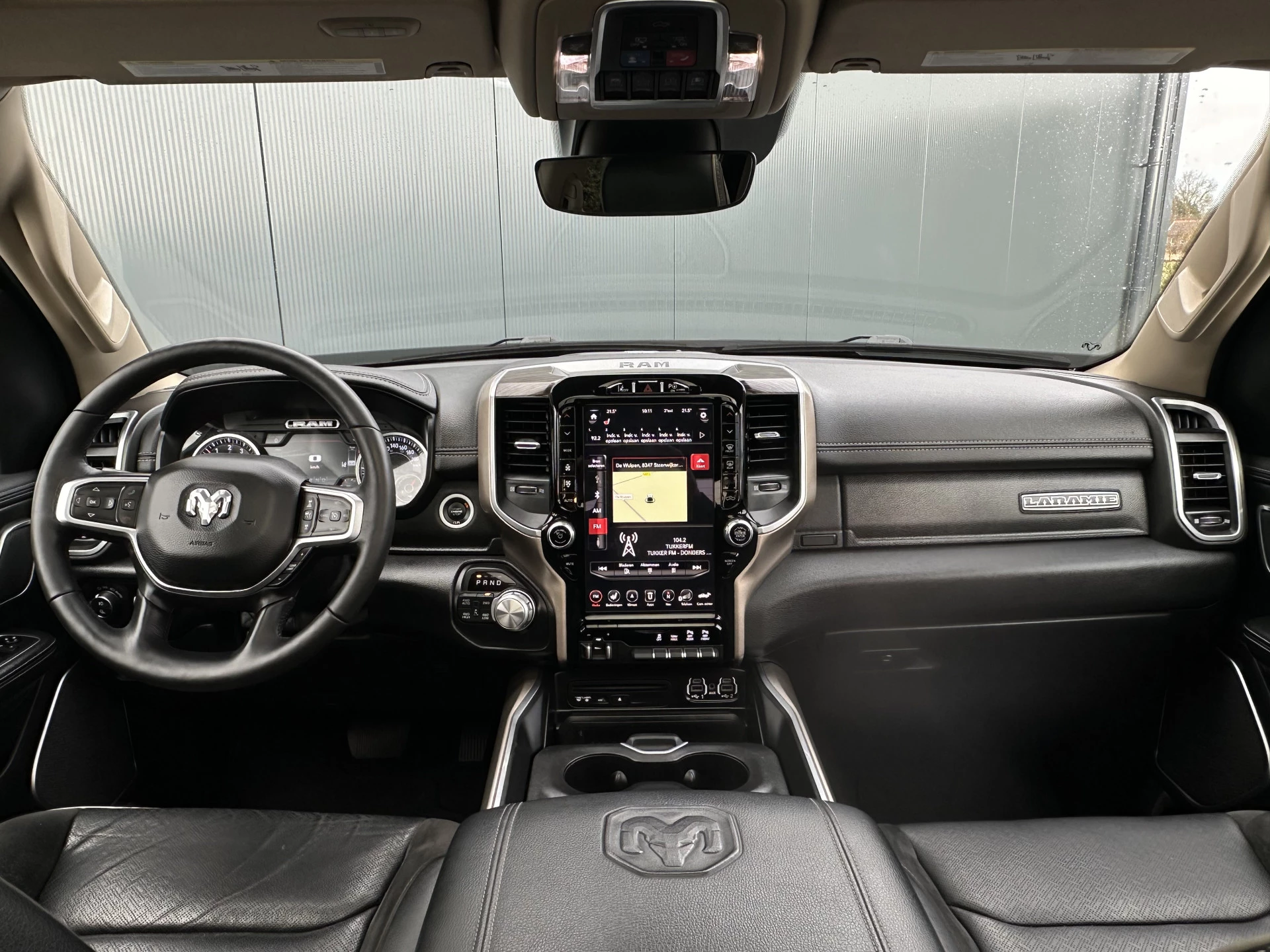 Dodge Ram 1500 2018 - 5.7 V8 LARAMIE / LPG / TREKHAAK 3.5T / ADAPTIVE CRUISE / LUCHTVERING / CAMERA / PANO / 12 INCH SCREEN / DELMONICO RED zdjęcie 6