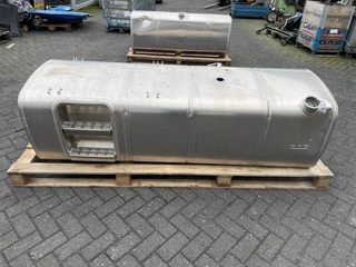 DAF N/A 2024 - 2241602 BRANDSTOFTANK 765 LITER (MET SCHADE) bild 1