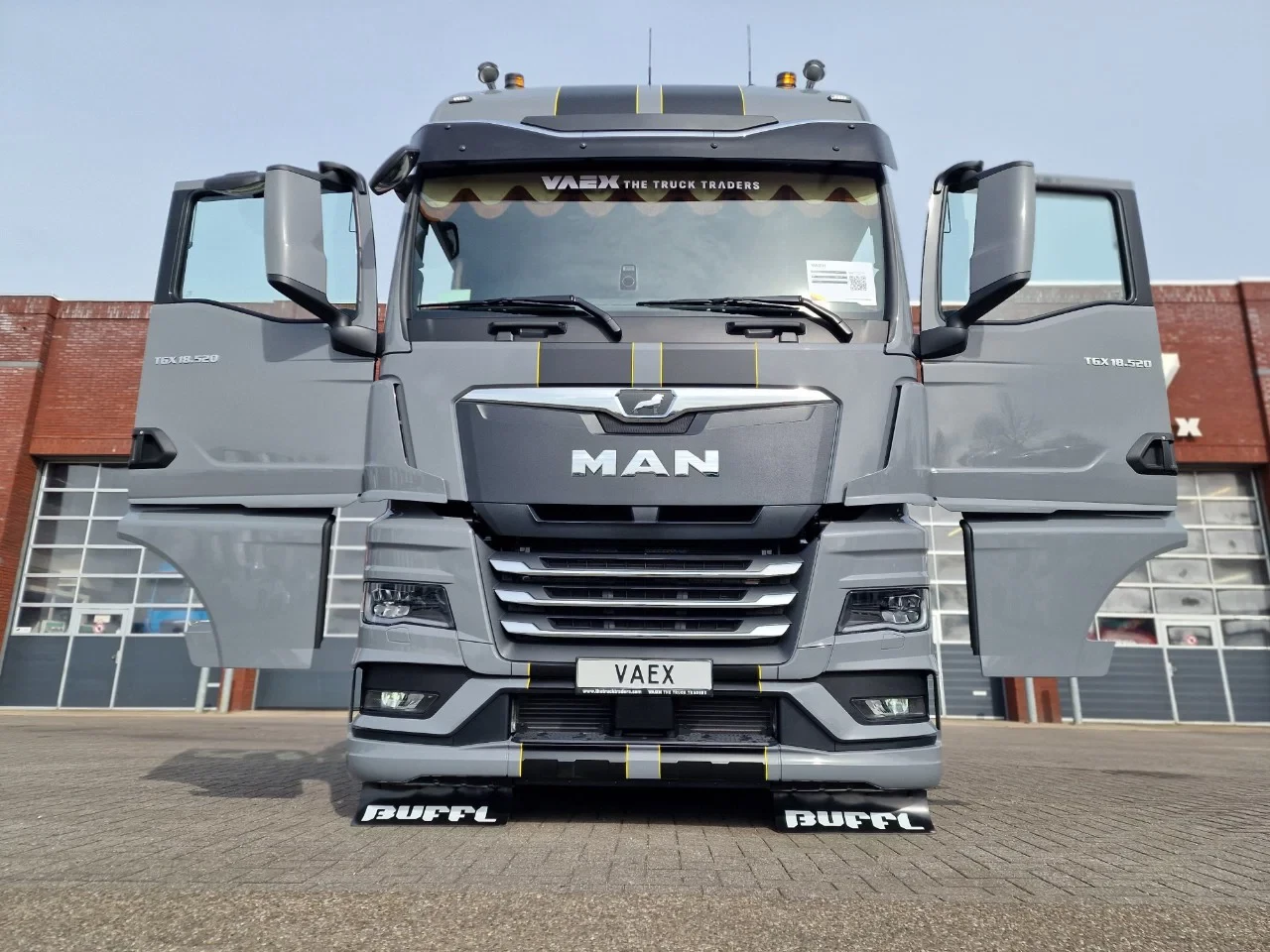 MAN TGX 2026 - 18.520 GX - New - D30 - Retarder - Night clima - Alcoa - Show truck - obrázek 50